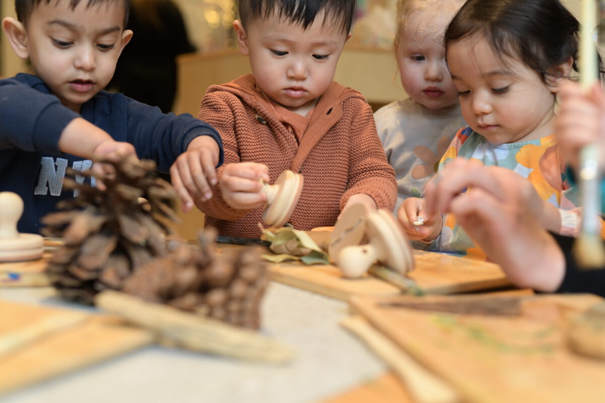children creating reggio emilia versus montassori